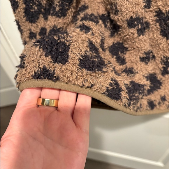 SKIMS Cozy Knit Quarter Zip - Picture 6 of 6